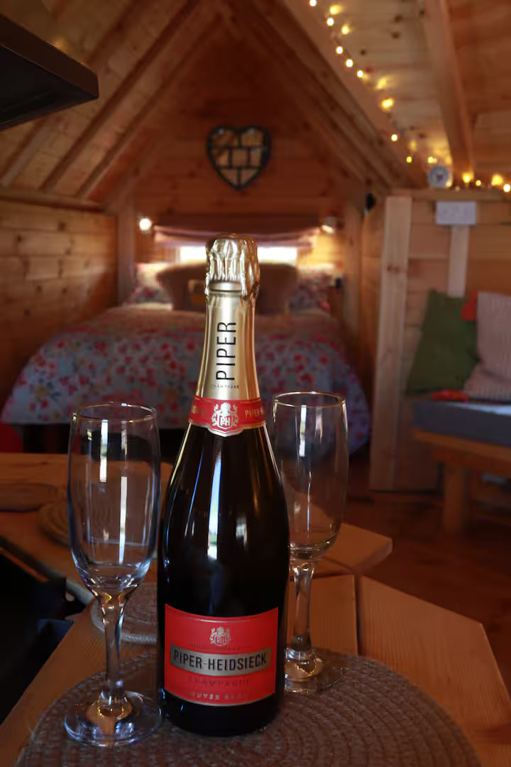 The Hut & Hot Tub - Kent