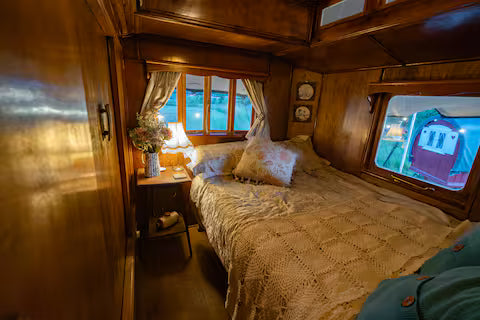 Romantic Wagon & Farm Stay - Kent