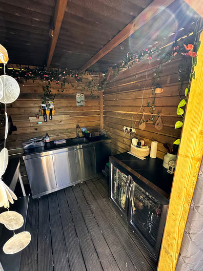 The Hut & Hot Tub - Kent