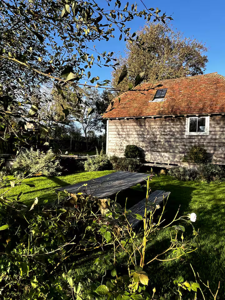 Secluded Barn - Cliffs Of Dover