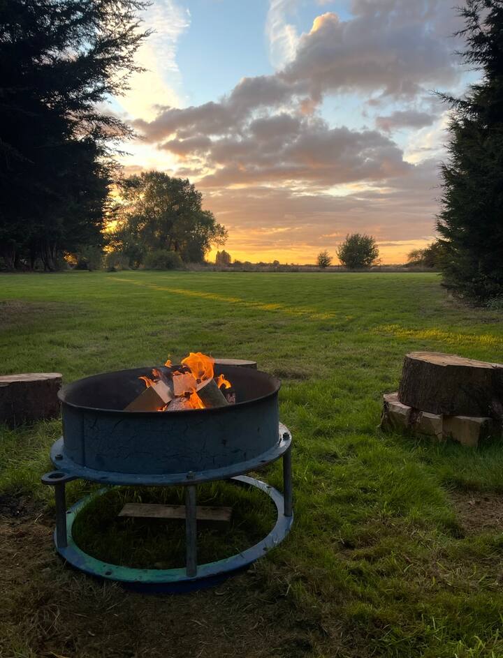 The Hut & Hot Tub - Kent