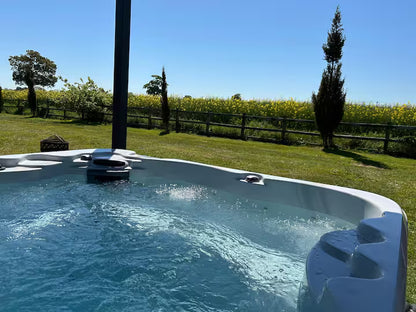 Roundhouse & Hot Tub - Norfolk