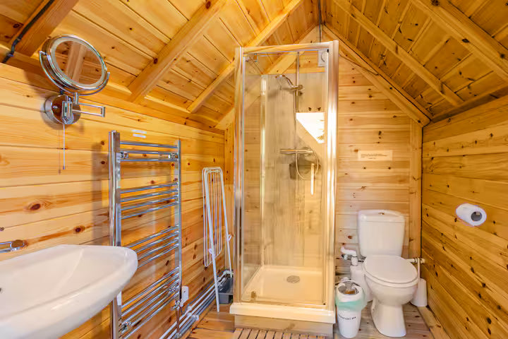 The Hut & Hot Tub - Kent