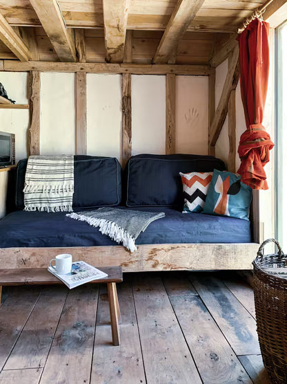 Secluded Barn - Cliffs Of Dover