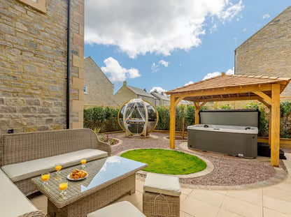 8 Guest 4 Bedroom Cottage - Bradwell