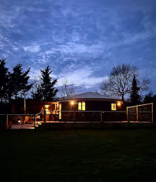 Luxury Roundhouse & Hot Tub - North Curry