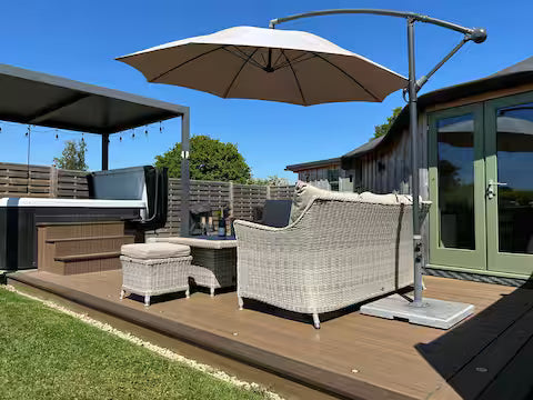 Roundhouse & Hot Tub - Norfolk