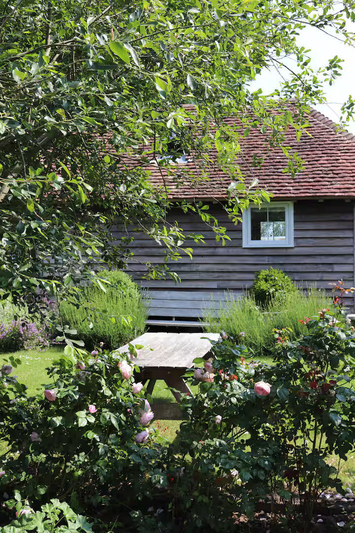 Secluded Barn - Cliffs Of Dover