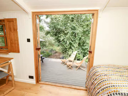 Shepherd Hut & Hot Tub- Bournemouth
