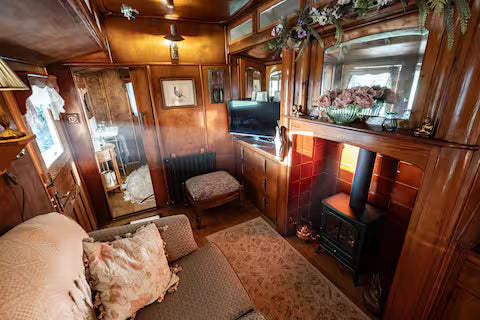 Romantic Wagon & Farm Stay - Kent