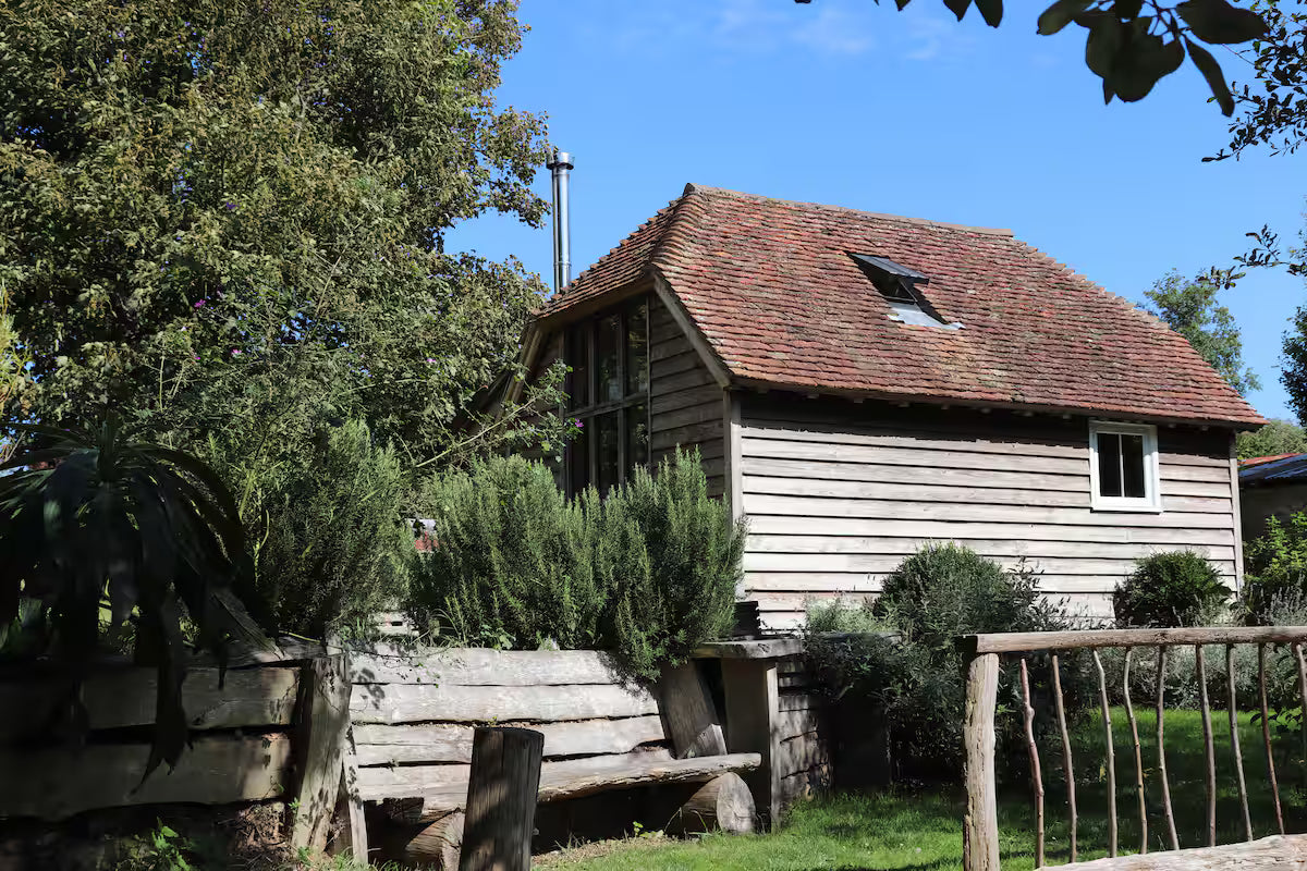 Secluded Barn - Cliffs Of Dover