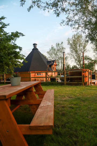 The Hut & Hot Tub - Kent