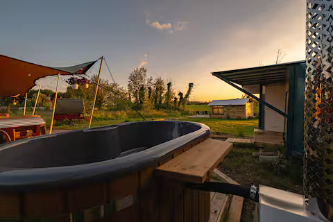 Romantic Wagon & Farm Stay - Kent