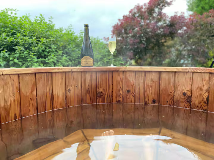 Shepherd Hut & Hot Tub - Somerset