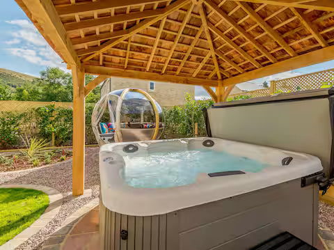 8 Guest 4 Bedroom Cottage - Bradwell
