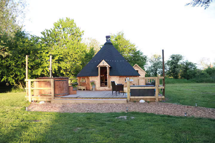 The Hut & Hot Tub - Kent