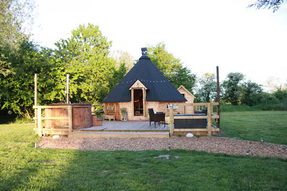 The Hut & Hot Tub - Kent