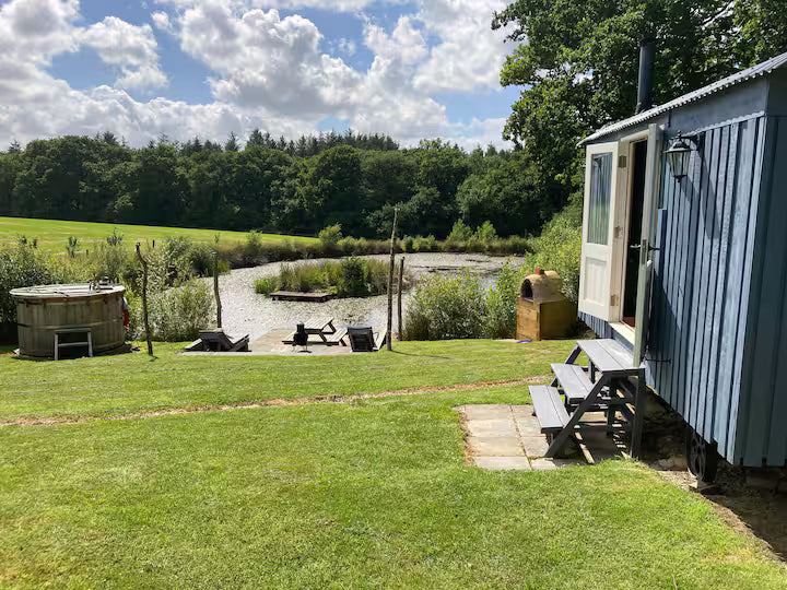Off Grid Shepherd Hut - West Devon
