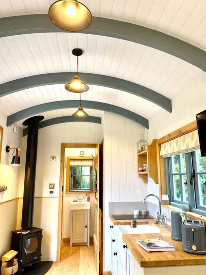 Shepherd Hut & Hot Tub - Somerset