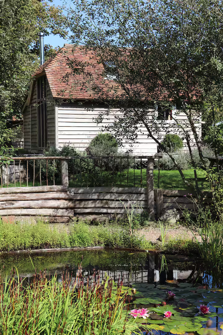 Secluded Barn - Cliffs Of Dover