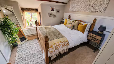 Modernised 1700's Cottage - Derbyshire