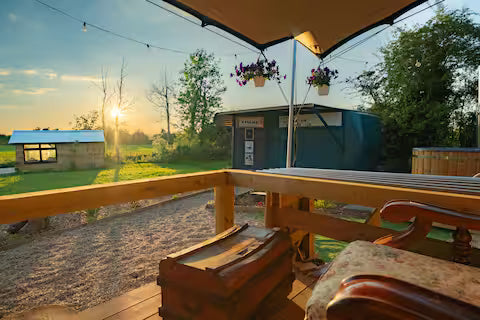 Romantic Wagon & Farm Stay - Kent