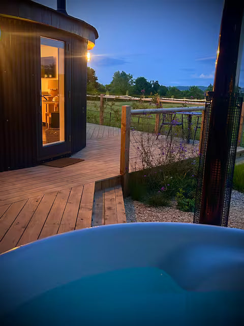 Luxury Roundhouse & Hot Tub - North Curry