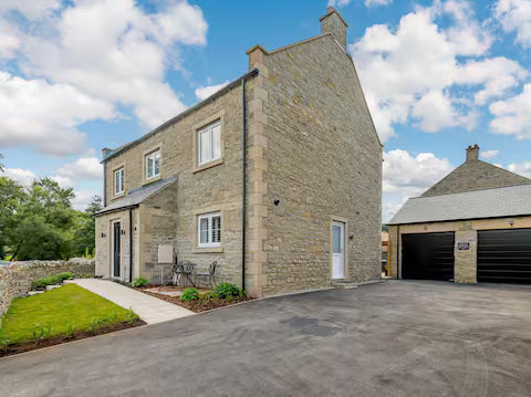 8 Guest 4 Bedroom Cottage - Bradwell