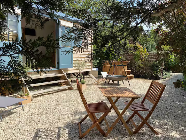 Shepherd Hut & Hot Tub - Somerset