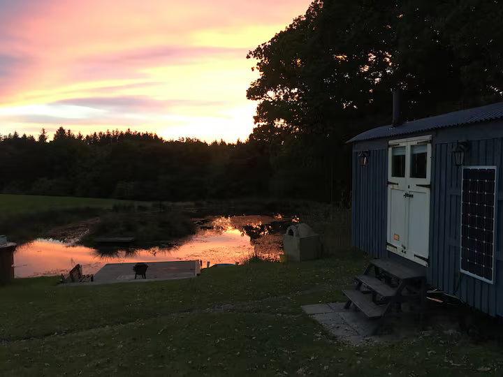 Off Grid Shepherd Hut - West Devon