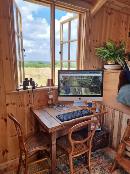 Romantic Luxury Shepherd Hut - Windsor