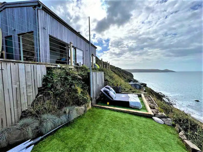 2 Bed Cliff Retreat - Cornwall