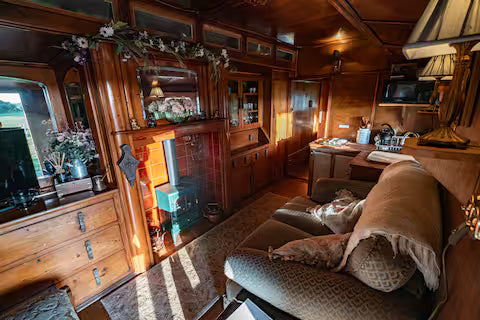 Romantic Wagon & Farm Stay - Kent