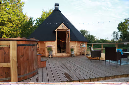 The Hut & Hot Tub - Kent