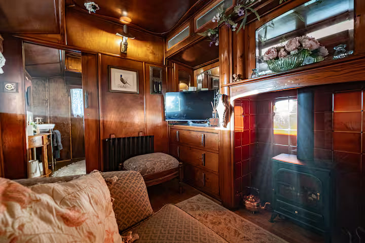 Romantic Wagon & Farm Stay - Kent