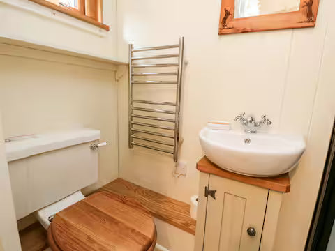 Shepherd Hut & Hot Tub- Bournemouth