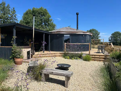 Luxury Roundhouse & Hot Tub - North Curry