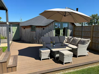 Roundhouse & Hot Tub - Norfolk
