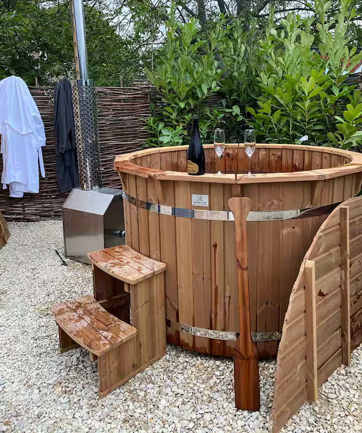 Shepherd Hut & Hot Tub - Somerset