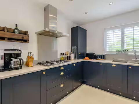 8 Guest 4 Bedroom Cottage - Bradwell