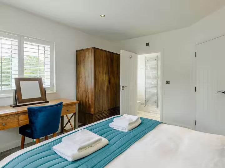 8 Guest 4 Bedroom Cottage - Bradwell
