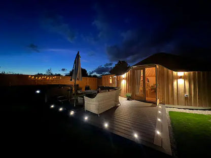 Roundhouse & Hot Tub - Norfolk