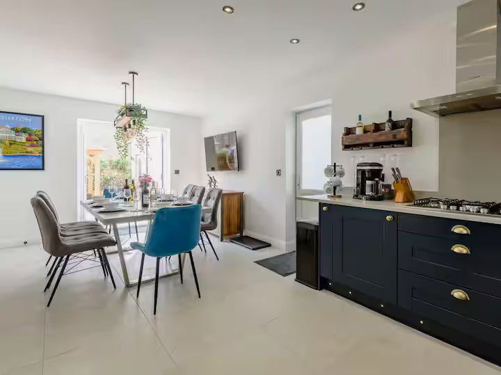 8 Guest 4 Bedroom Cottage - Bradwell