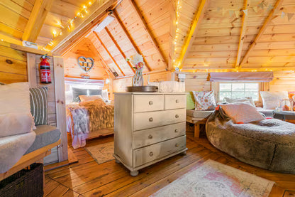 The Hut & Hot Tub - Kent