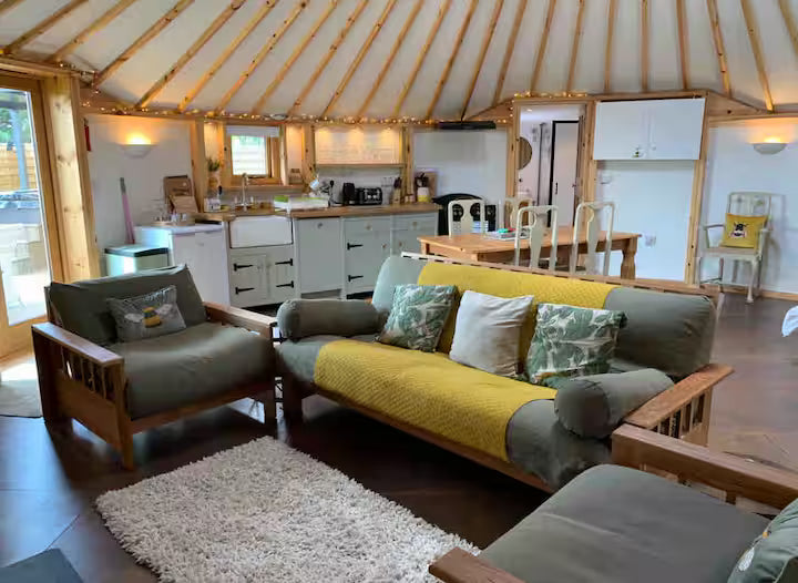 Roundhouse & Hot Tub - Norfolk