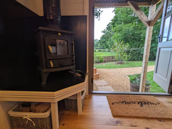 Hut In The New Forest - Hampshire