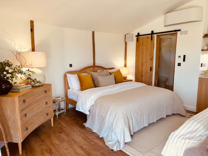 Luxury Roundhouse & Hot Tub - North Curry