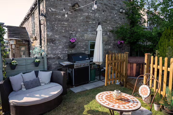 Modernised 1700's Cottage - Derbyshire