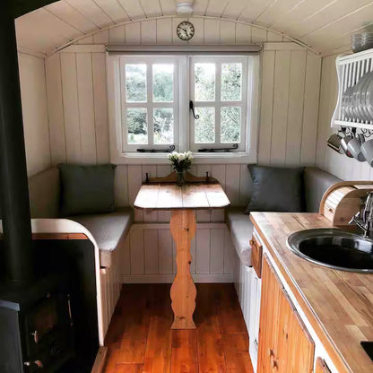 Off Grid Shepherd Hut - West Devon