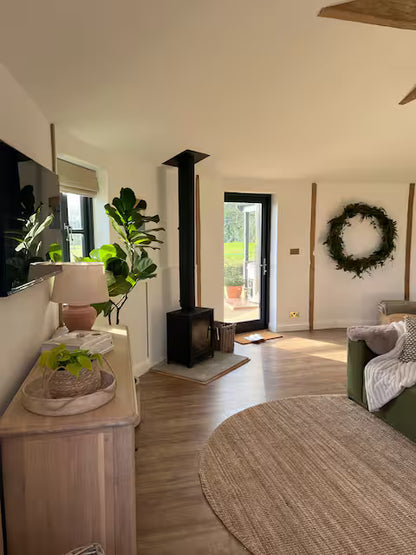Luxury Roundhouse & Hot Tub - North Curry